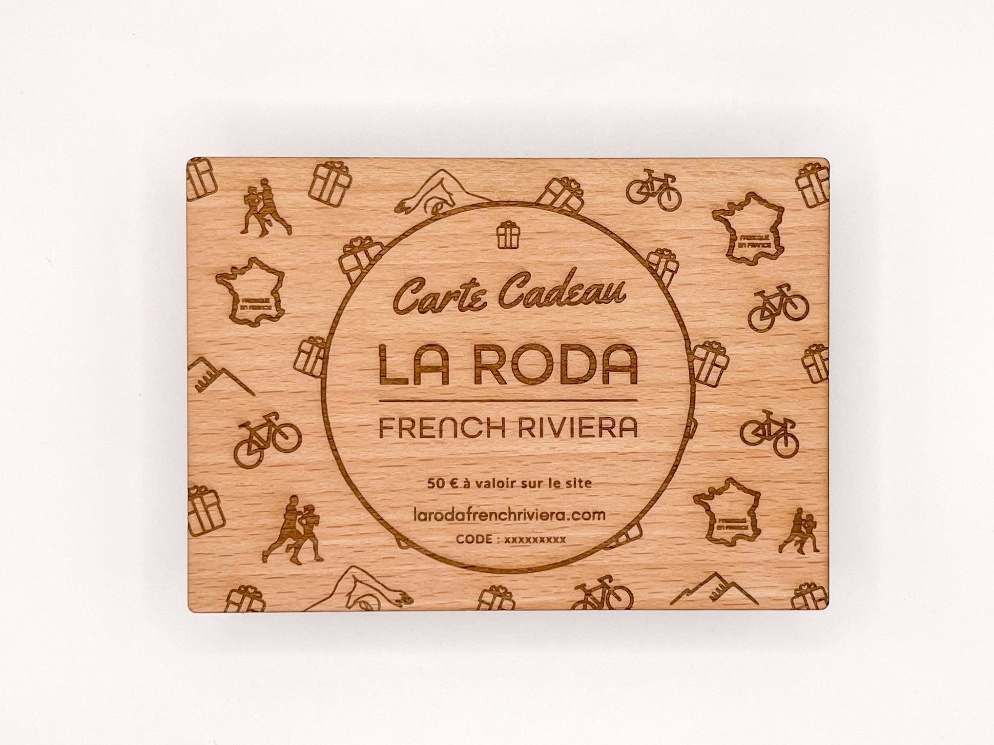 Carte cadeau en bois de chêne gravé au laser. Design élégant et minimaliste, mettant en valeur la personnalisation avec un message gravé.