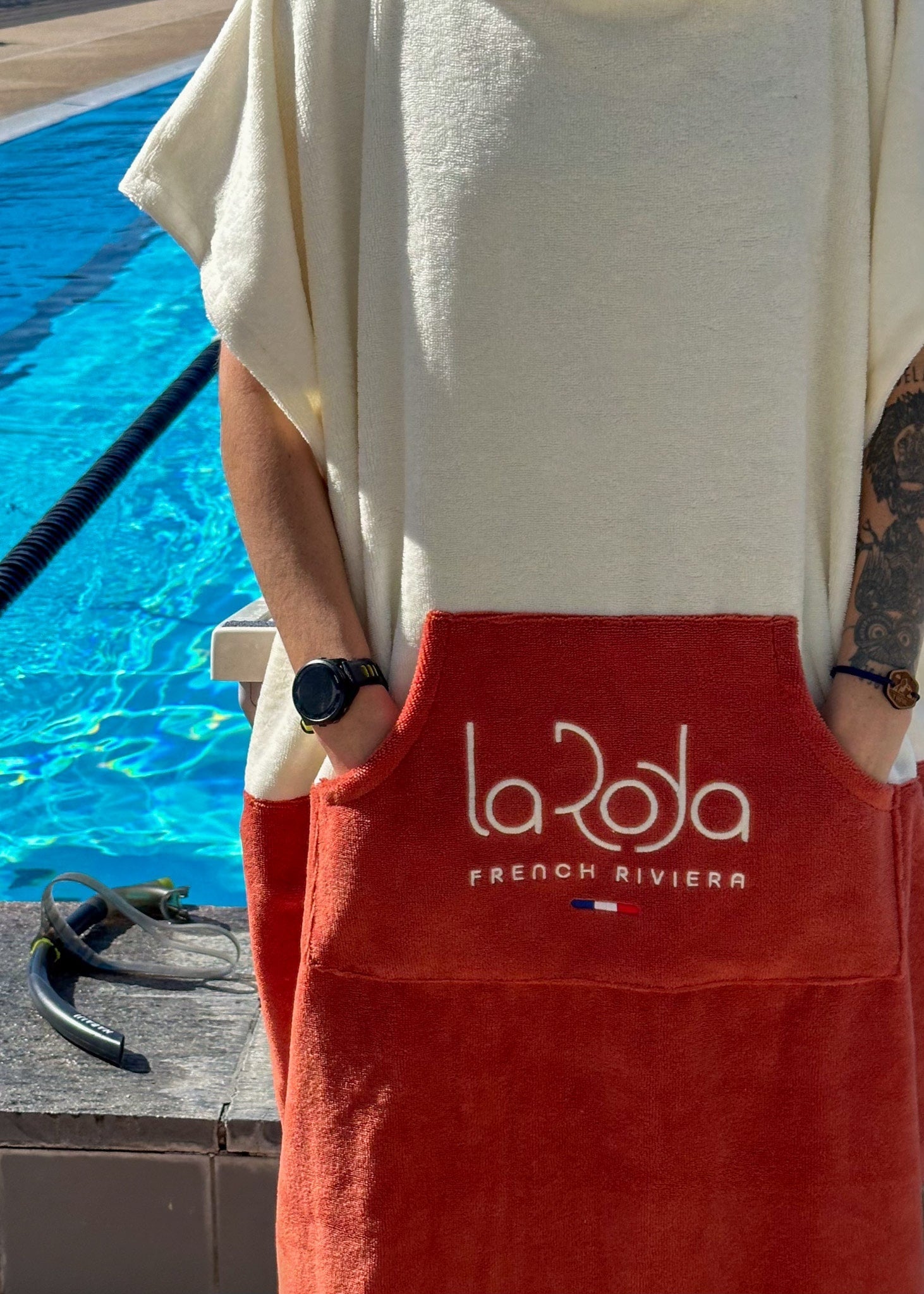 Le poncho protège-t-il vraiment du vent et du froid après la natation ?