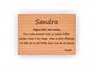Carte cadeau en bois de chêne gravé au laser. Design élégant et minimaliste, mettant en valeur la personnalisation avec un message gravé.