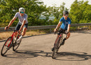Couple de cycliste en  maillot de cycliste  la roda 